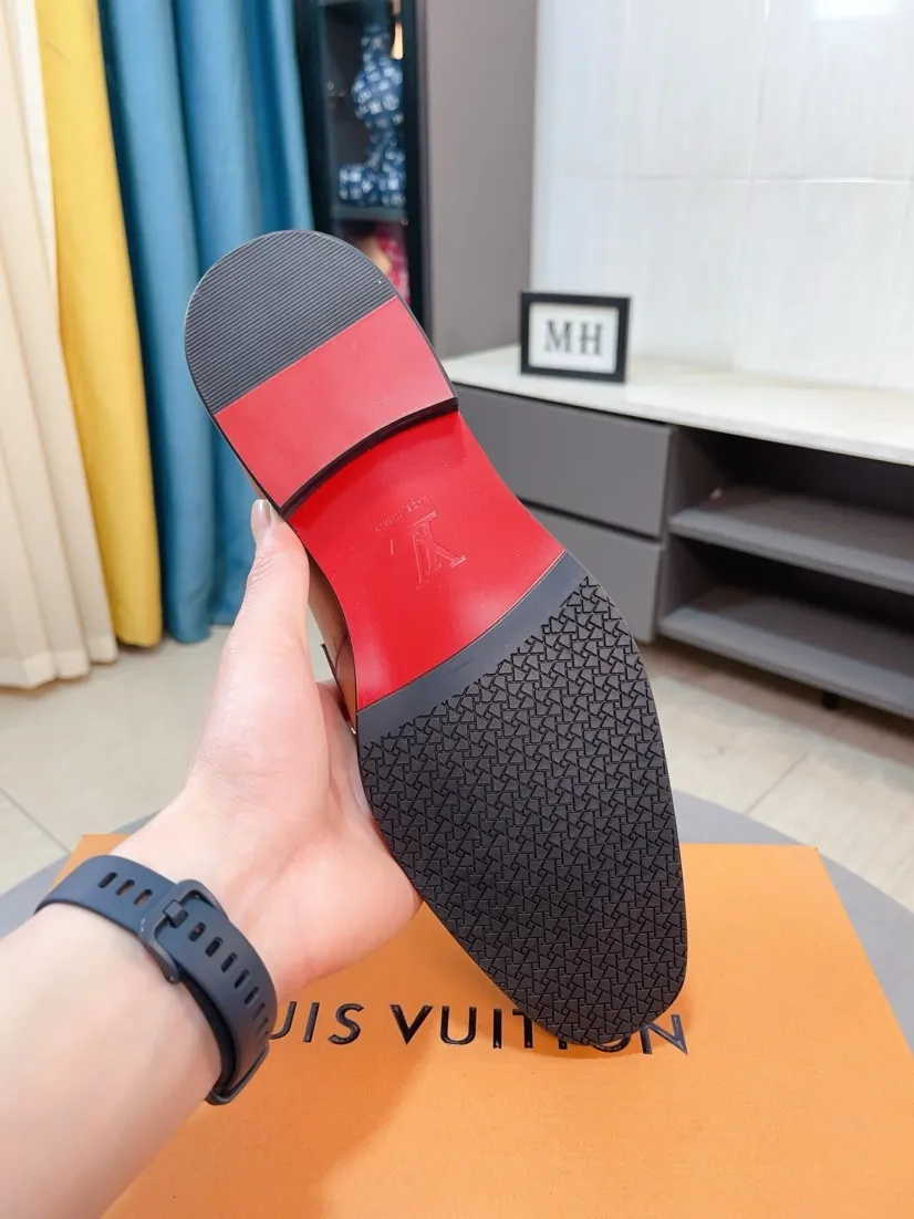 Men's men's shoes 💰500🌸🌸 [Louis Vuitton (LV)] High-end business formal leather shoes 🍀 luxurious and elegant style, both practicality and style, professional focus on details and quality, counter original 1⃣️: 1⃣️ ultra-accurate reproduction 👍🏻! Material: The upper is made of imported original calfskin➕imported Italian cowhide leather. Original anti-slip and wear-resistant outsole! Code number: 38--44 (45 customized)